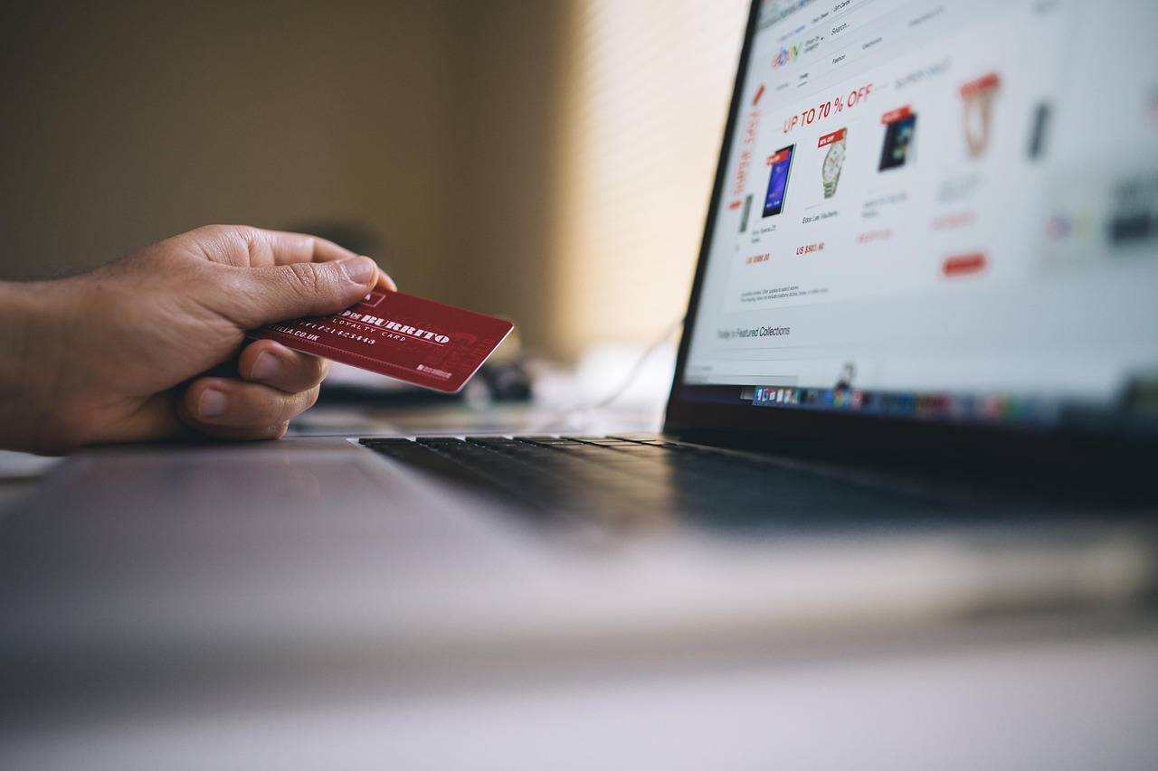Jak wygodnie i bezpiecznie kupić bilety online?